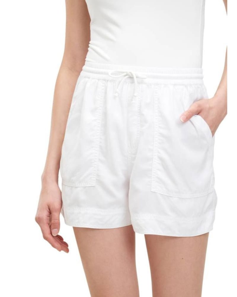 Front of a model wearing a size XL Noah Short In White in White by Splendid. | dia_product_style_image_id:359121